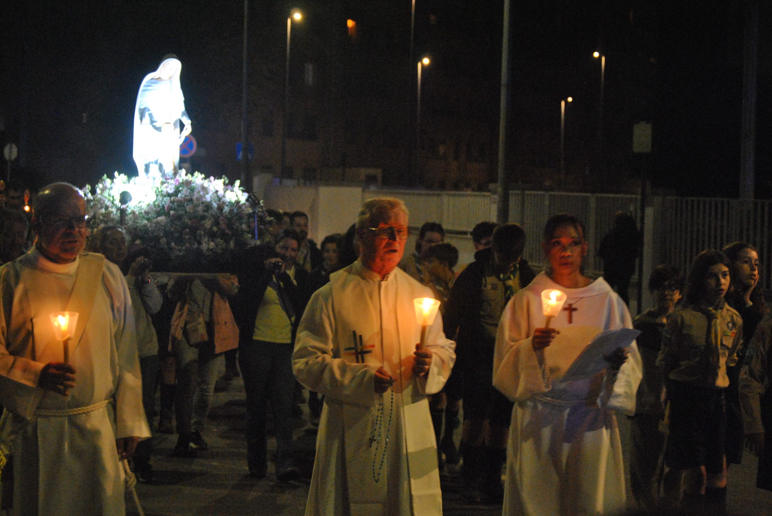 Paróquia da Areosa celebra Festa da Padroeira com procissão de velas e Eucaristia Solene